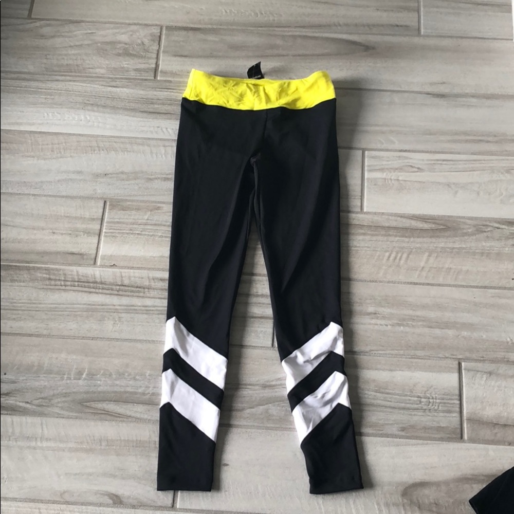 NWT Bebe sport Sz s swirl sport leggings
